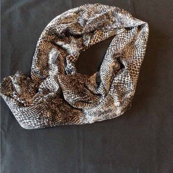 Snake print scarf - Picture 2 of 2